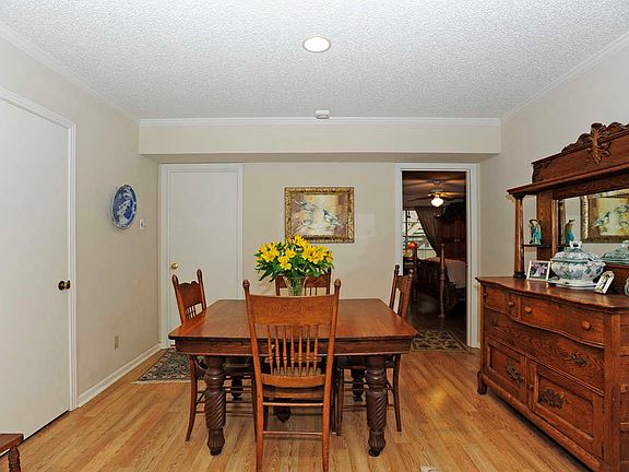 Dining Room 5th View