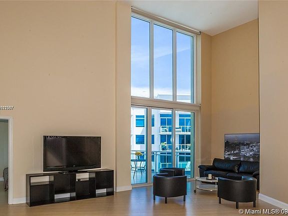 5th image of 3000 NE 188th St APT 710