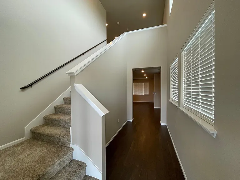 1037 Timberline Ave — Photo 2