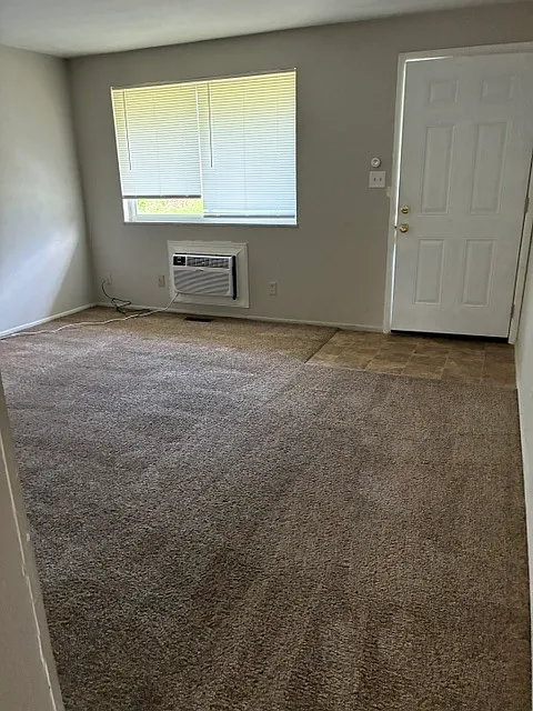2 bed, 800 sqft, $895 — Photo 2