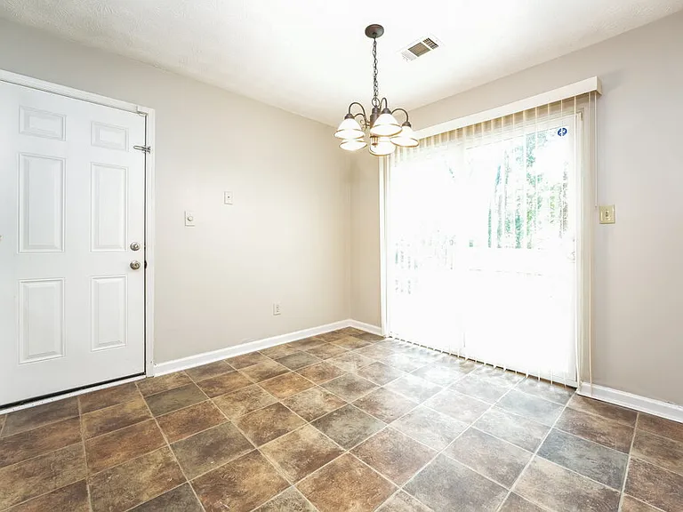 462 Sherwood Cir — Photo 6