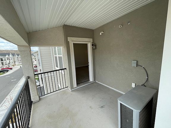 4th image of 1834 W Newcastle Ln #B301
