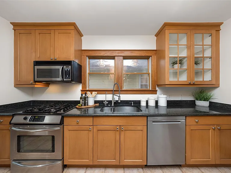 436 Park St — Photo 10