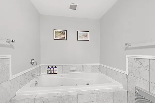 Rented by Tabak Real Estate | media 30