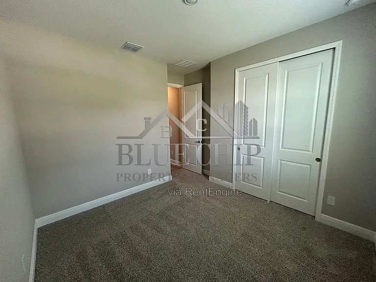 1008 British Cir — Photo 4