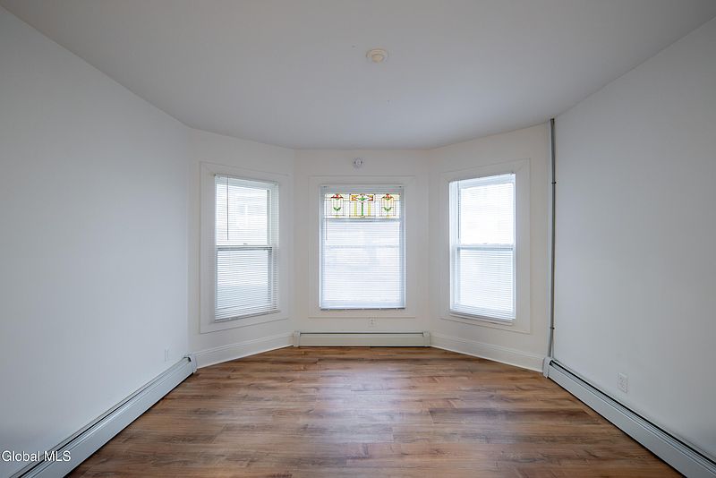 5th image of 147 Linden Street