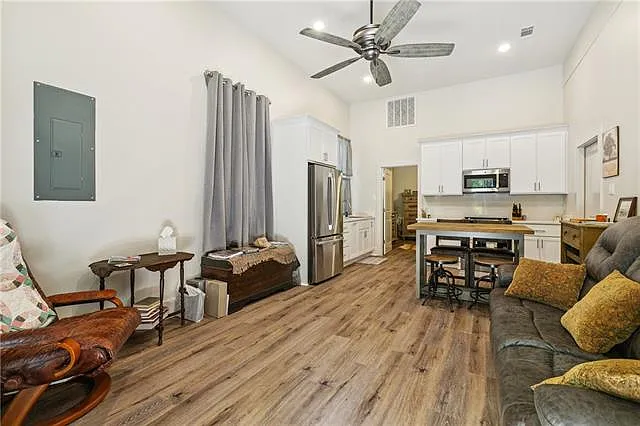 1 bed, 1.0 bath, 608 sqft, $2,000 — Photo 4