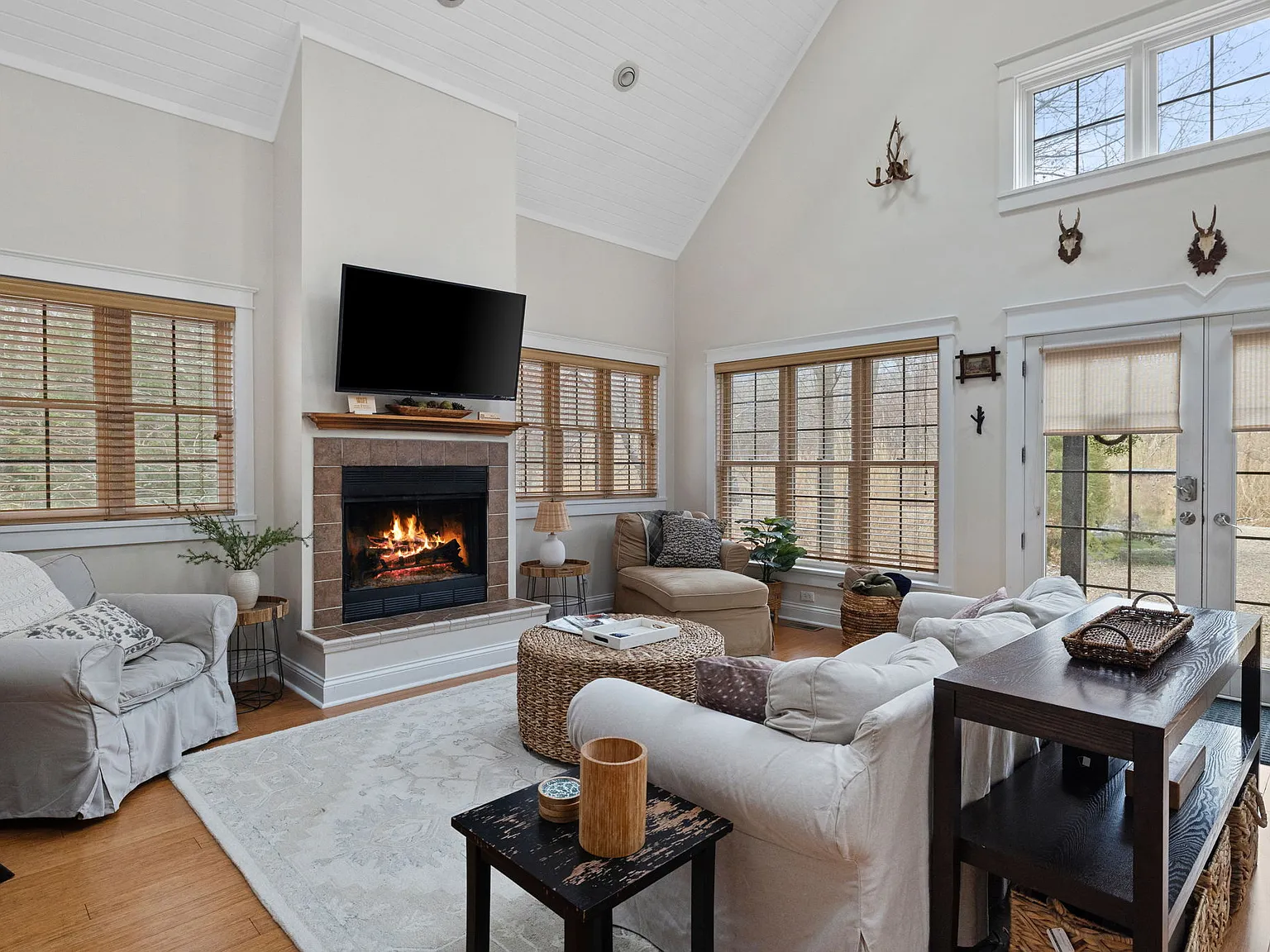 3 bed, 2.5 bath, 2000 sqft, $5,500 — Photo 3