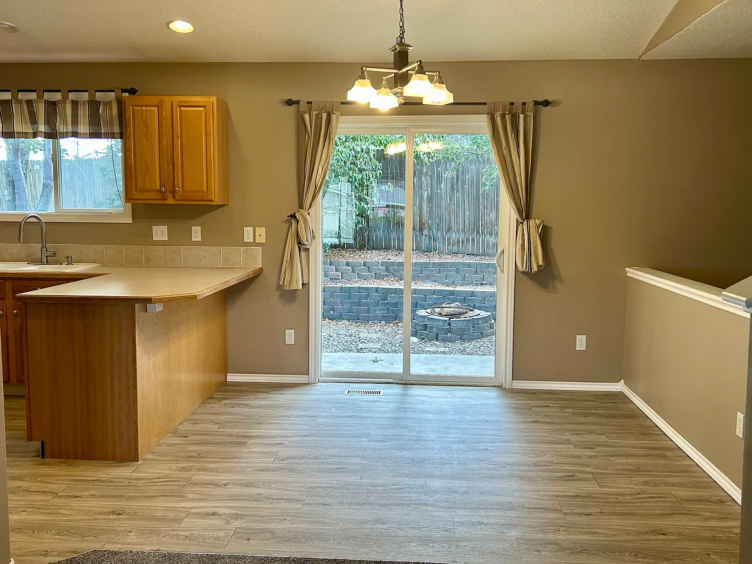 4 bed, 1754 sqft, $2,400 — Photo 2