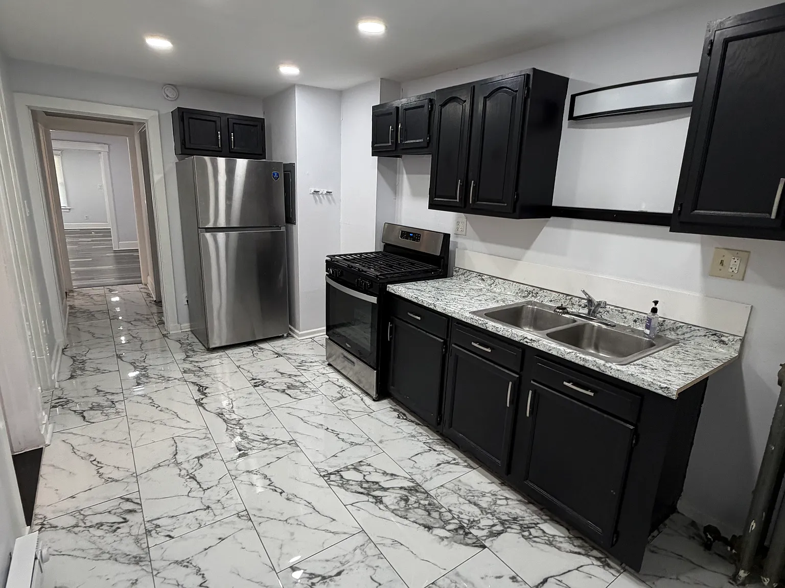 2 bed, 1200 sqft, $1,500 — Photo 2
