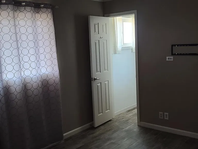 449 E Pierce St — Photo 26