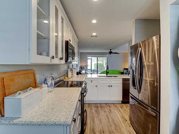 4th image of 107 Lagoon Ct