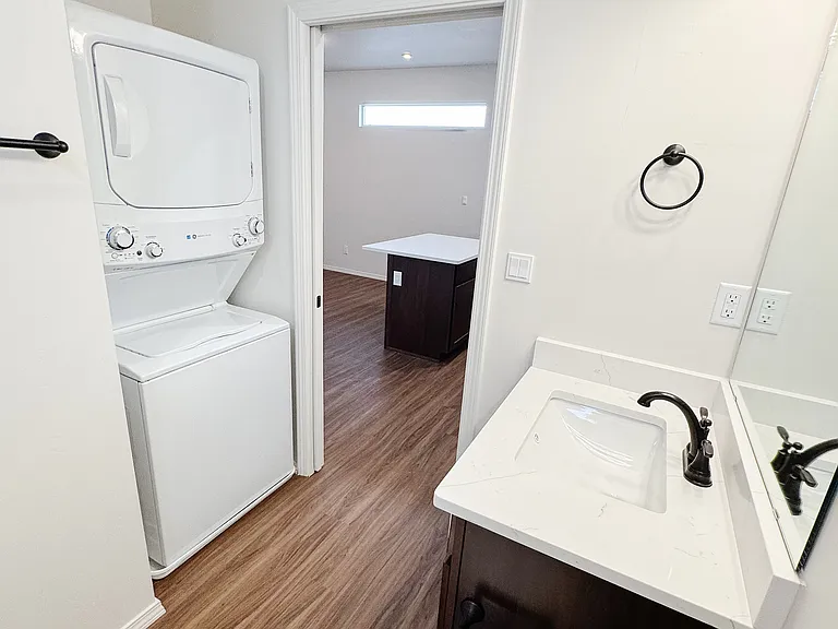 2116 Okeefe Ave SE — Photo 10