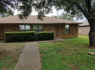 706 McAnear St APT B, Cleburne, TX 76033