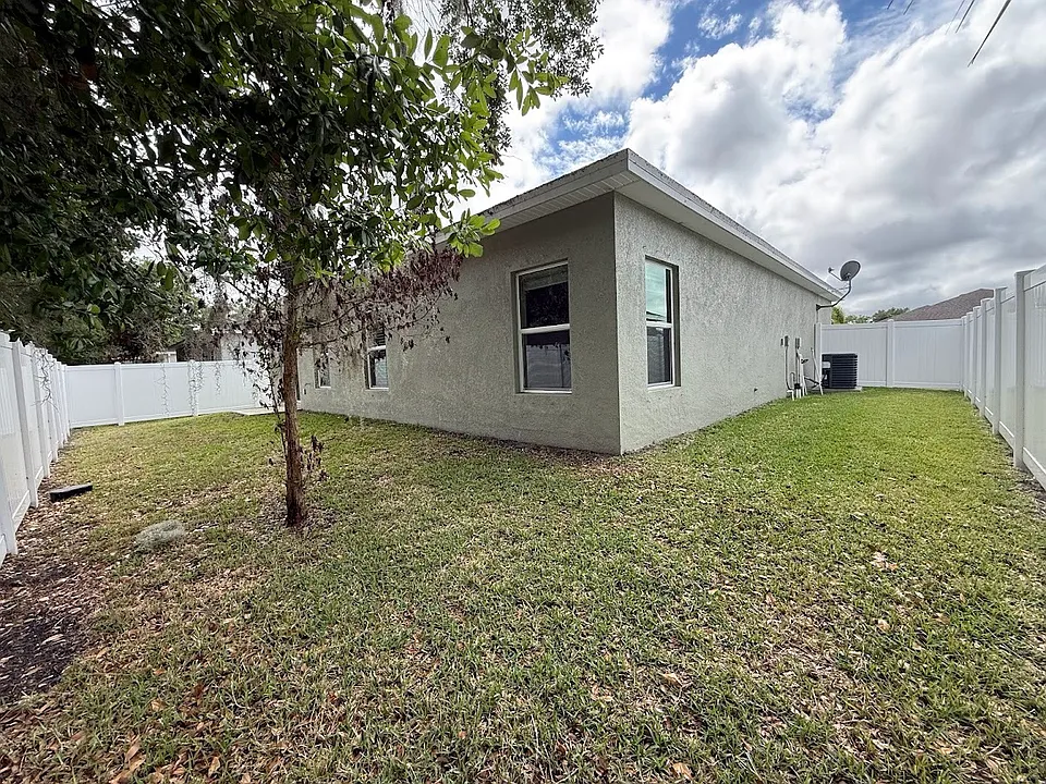 5234 Oakland Lake Cir