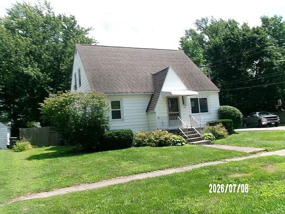 4th image of 703 N 1st St