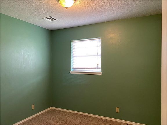 5th image of 209 Linda Ln