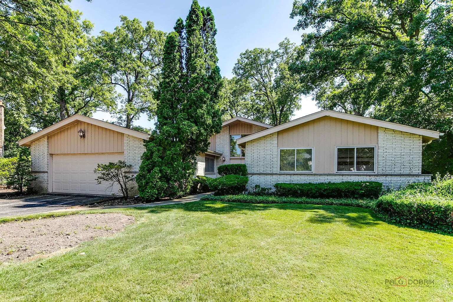 1232 Cambridge Ct photo 1