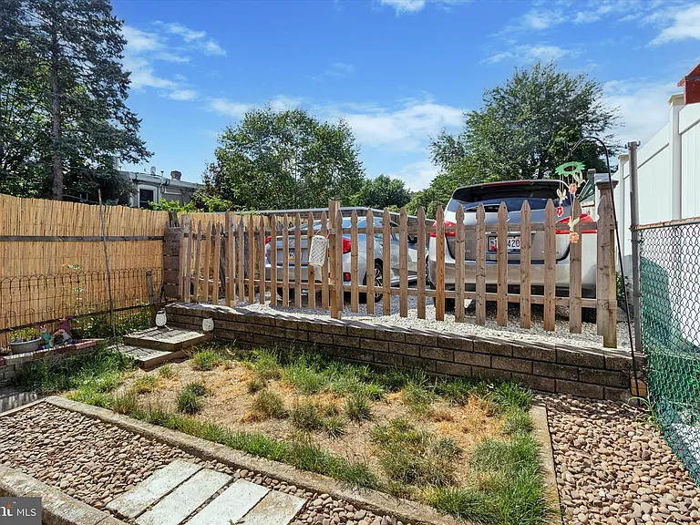 470 Shurs Ln — Photo 12