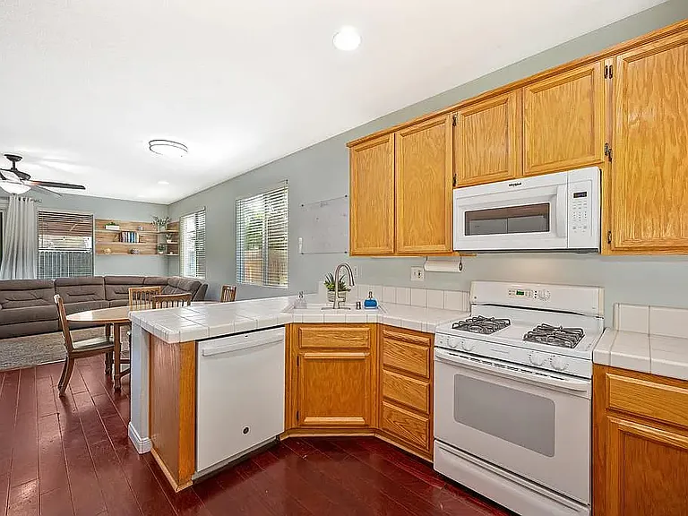 9226 Lucchesi Dr — Photo 12