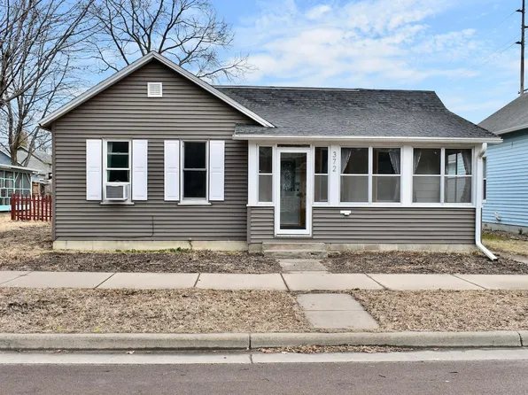 372 E 8th St, Winona, MN 55987