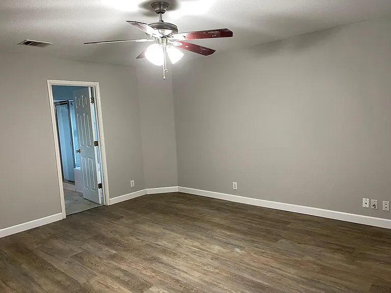 13914 Riverbank Pass — Photo 5