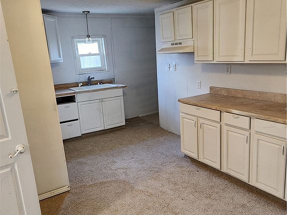 3rd image of 513 Rothrock Ave