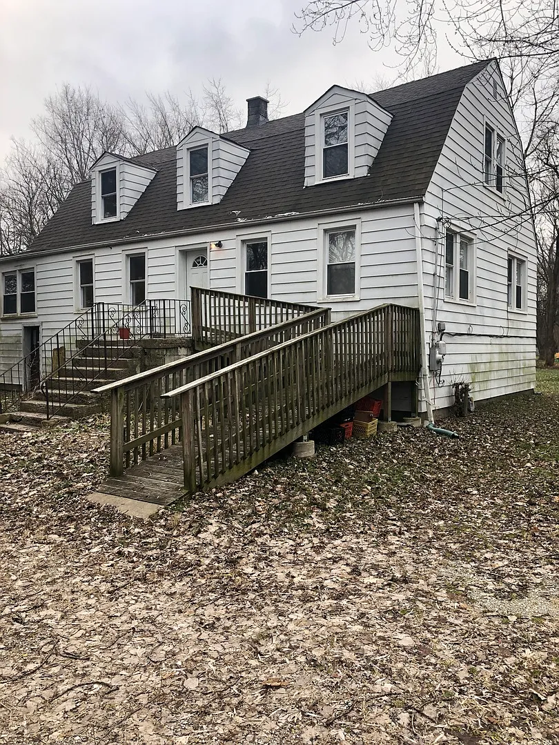 15425 Clyde Ave photo 1