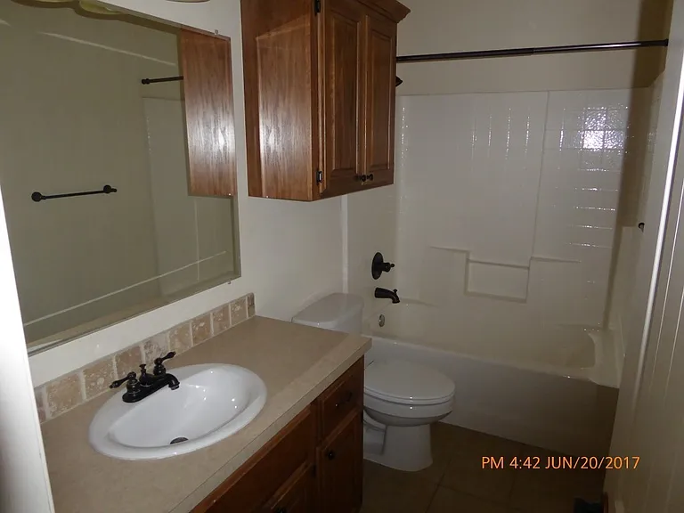 621 NW Granite Ave — Photo 9