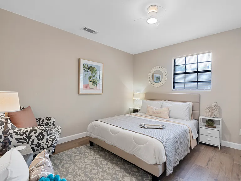 1505 N College St — Photo 9