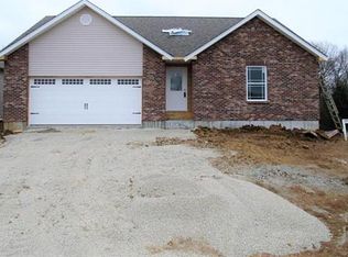 510 Crestfall Dr, Washington, MO 63090