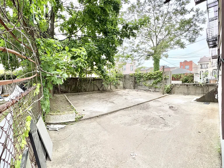 2229 E 7th St #BASEMENT — Photo 7