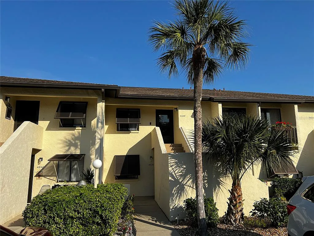 2 bed, 2.0 bath, 1108 sqft, $2,300 — Photo 1