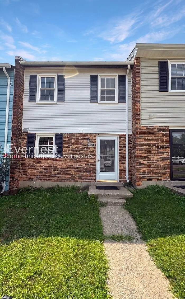 2 bed, 1.0 bath, 1044 sqft, $1,895 — Photo 1
