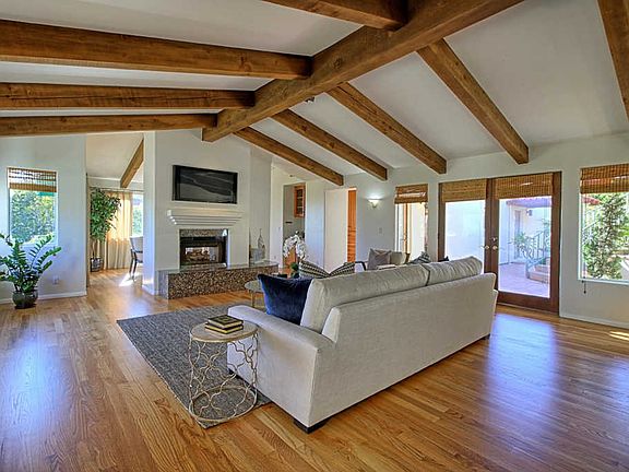 5th image of 371 Artemisia Ave