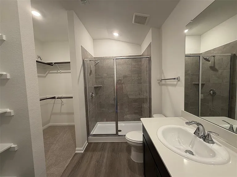 121 Honey Bee Rd — Photo 4