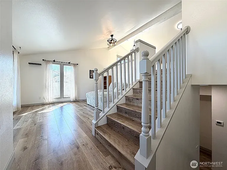 3 bed, 1736 sqft, $2,000 — Photo 2