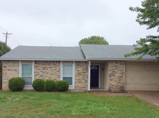 6640 Dewsbury St, North Richland Hills, TX 76182
