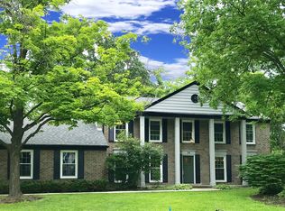 38 Berkshire Ln, Lincolnshire, IL