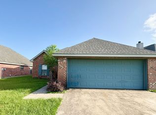 121 Troubadore Dr, Youngsville, LA 70592