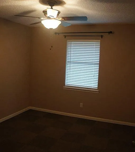 2609 Phelps St — Photo 8