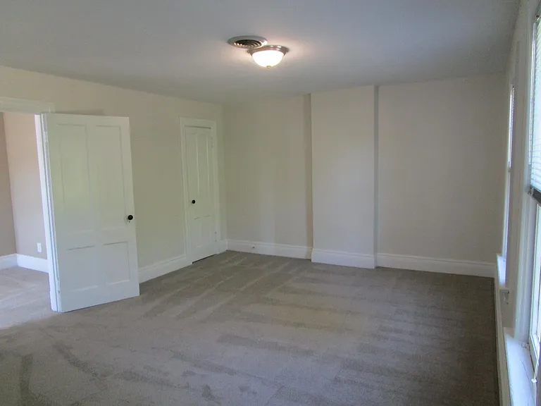 353 Alexander St — Photo 10