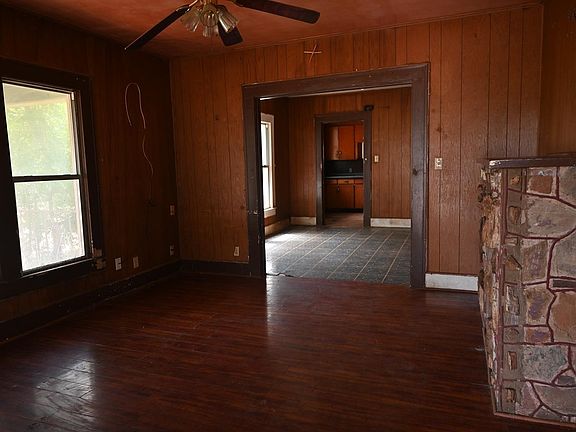 4th image of 2121 Avenue G
