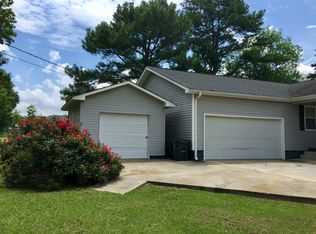 405 Oak Park Dr, Scottsboro, AL 35769