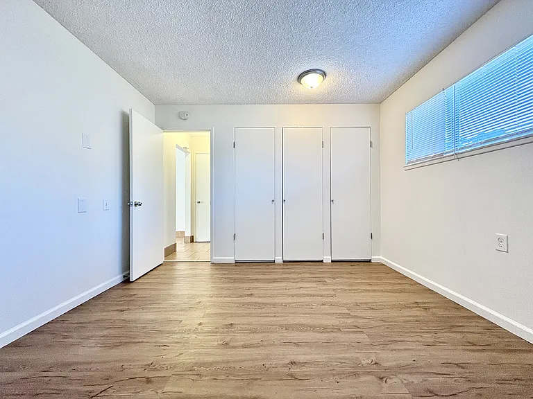 1226 E 7th St #15 — Photo 6