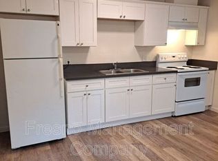 382 N Glenn Ave #B, Fresno, CA 93701