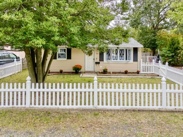 212 Laurel Drive, Bayville, NJ 08721