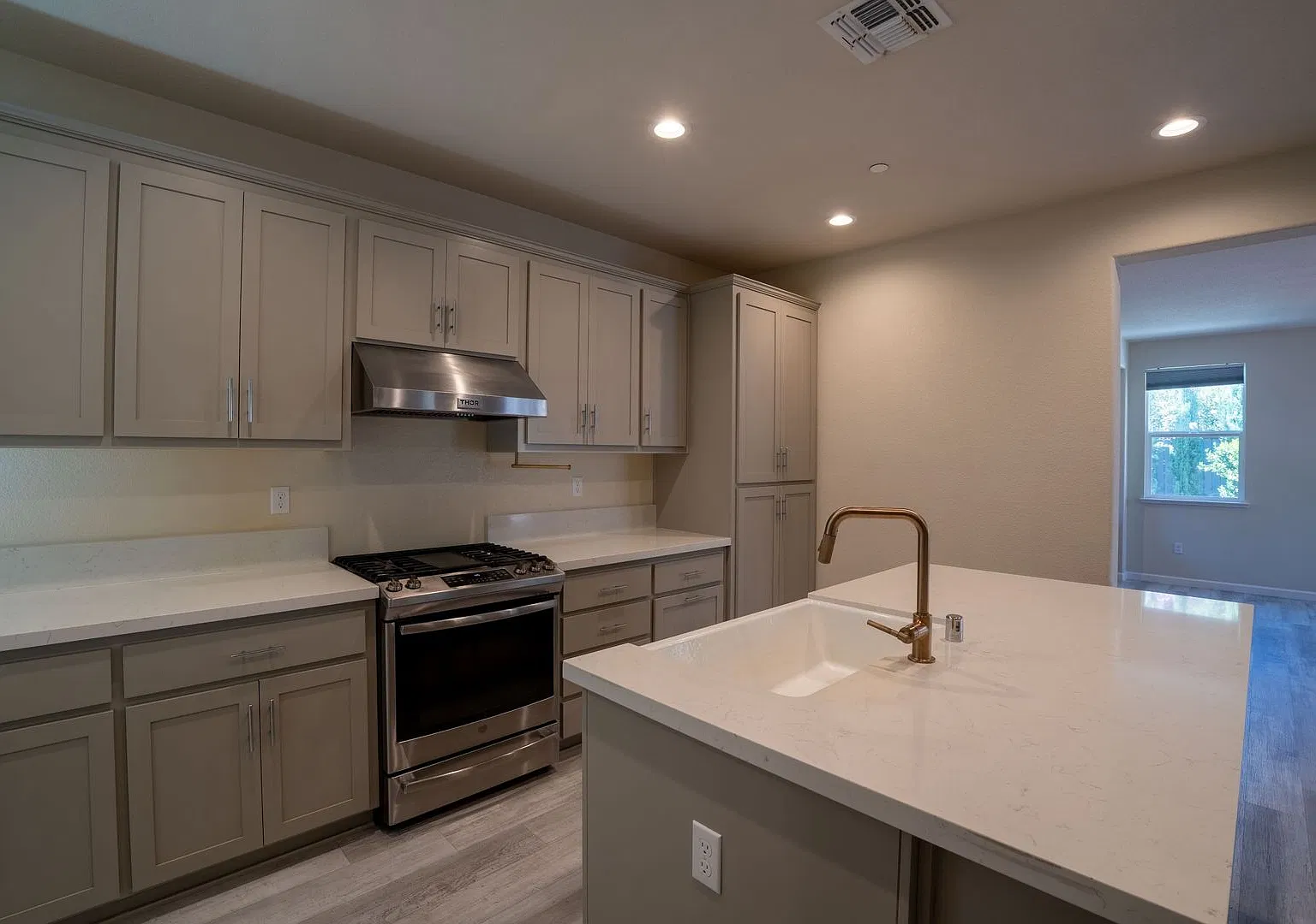 Modern 2020 Build home in Modesto, 3 bed 3.5 bath — Photo 3