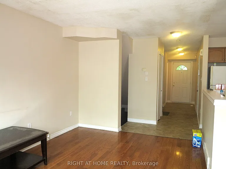 692 Oakcrossing Rd — Photo 4