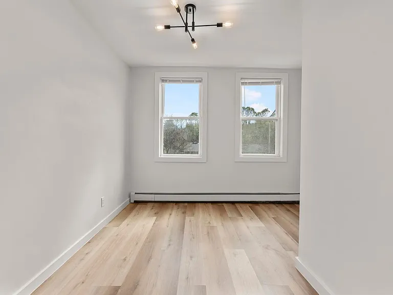 411-431 N Main St #8 — Photo 7
